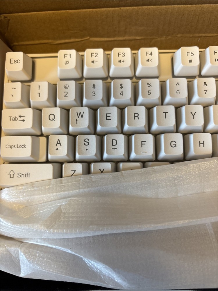 NIB Thermaltake Computer K-01 Keyboard