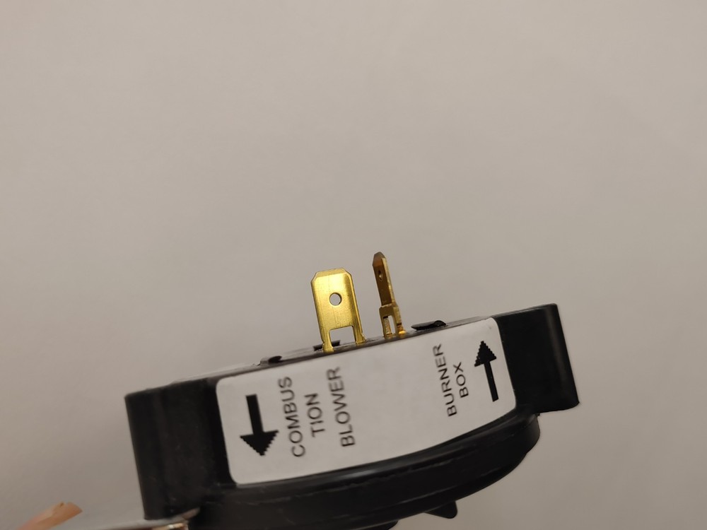 SOURCE 1 S1-02435286000 AIR PRESSURE SWITCH