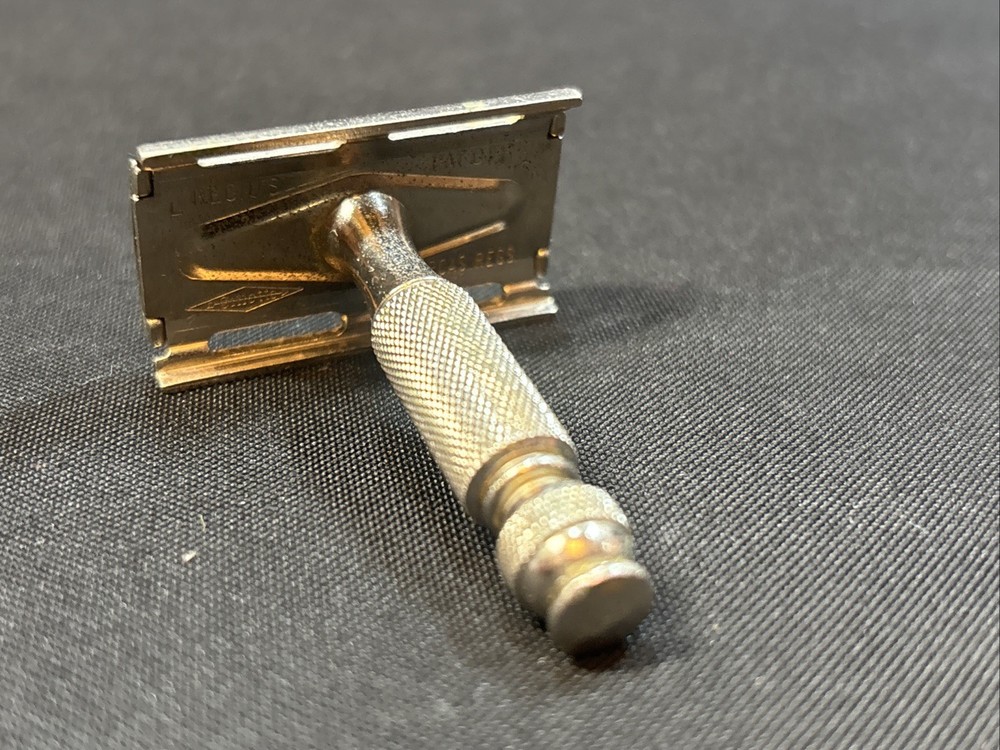 Nice 1966 Gillette Thin Handle Ball End Travel Tech (L-2)