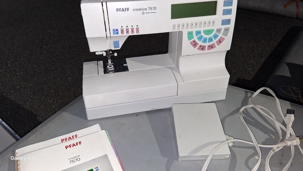 PFAFF creative 7570 Computerized Sewing/Embroidery Combo Machine w/ Accessories