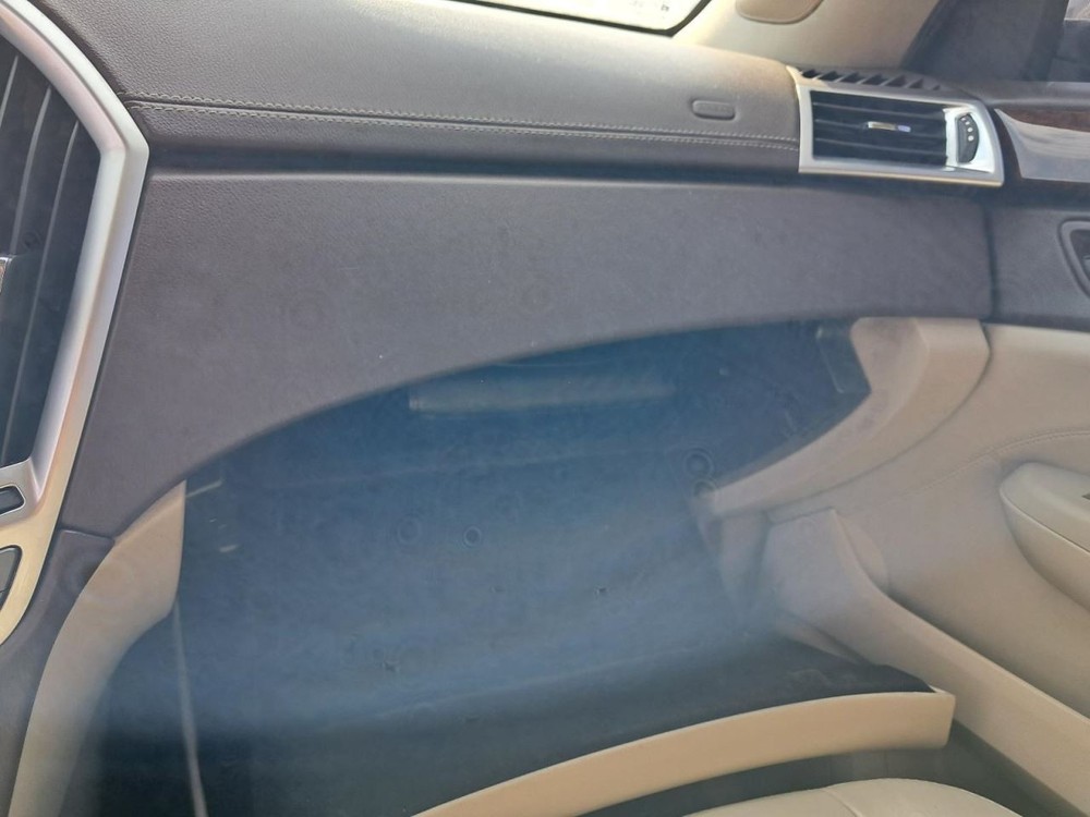 SRX       2011 Glove Box 4875330