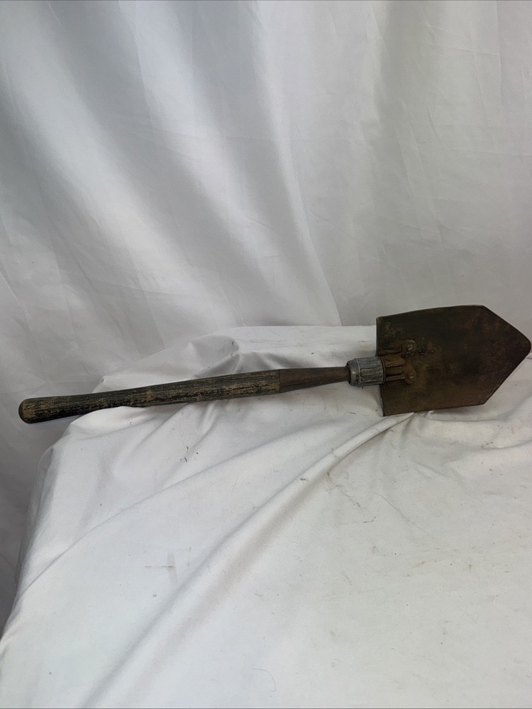 ORIGINAL WWII US ARMY M1943 COMBAT FIELD FOLDING SHOVEL-DATED 1945