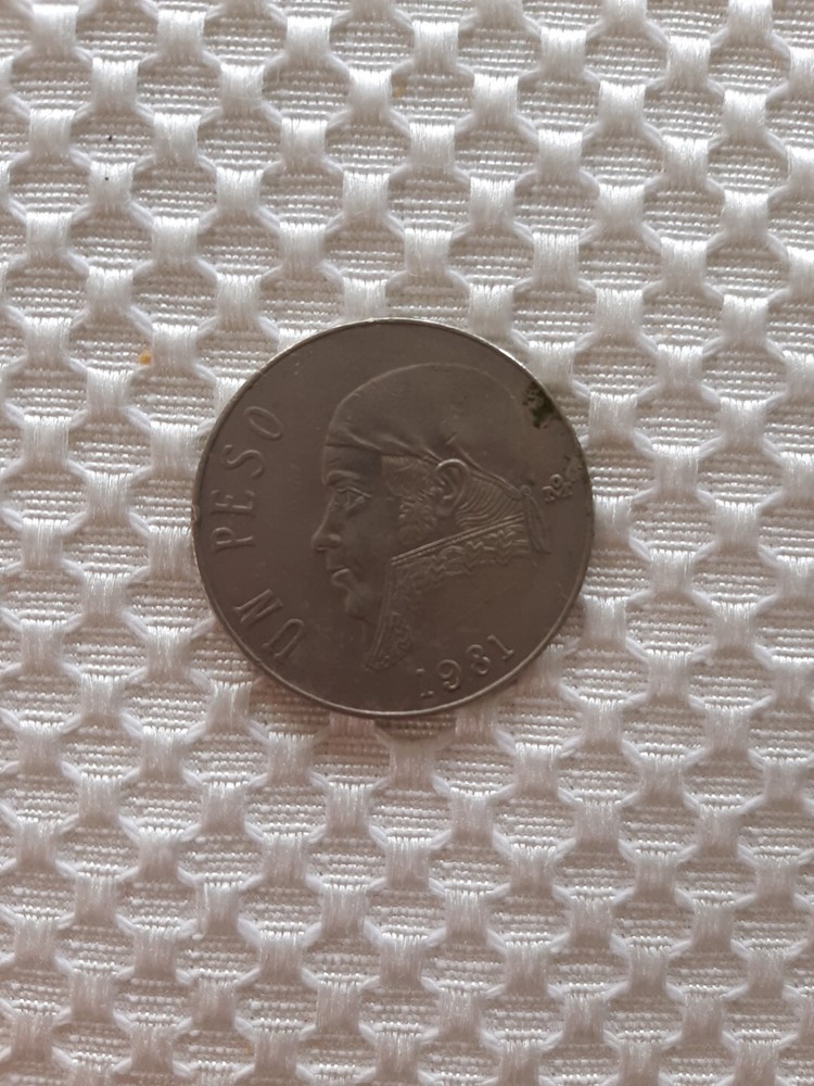 1981 un peso silver Coin
