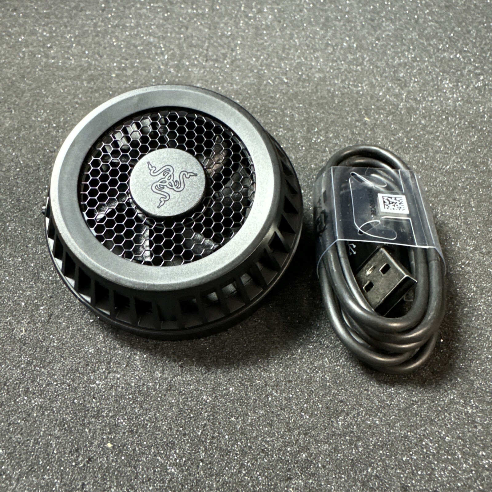 Razer Phone Cooler Chroma - Universal Clamp, Powered by Razer Chroma RGB_OpenBox