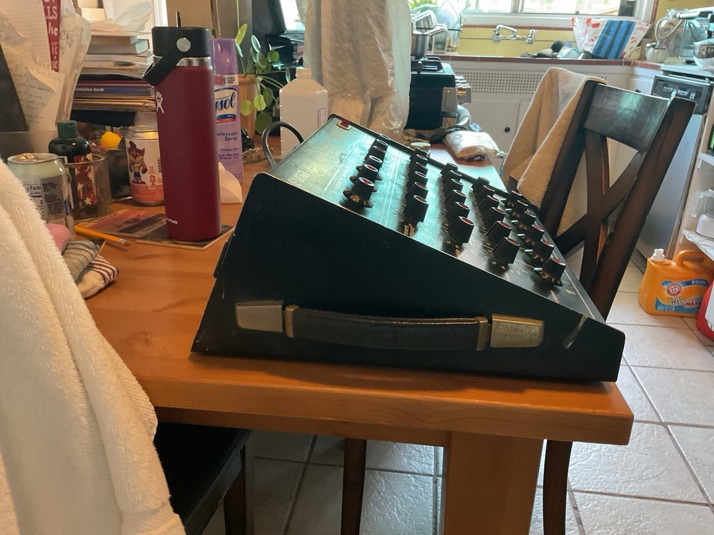 Sunn Alpha Six mixer