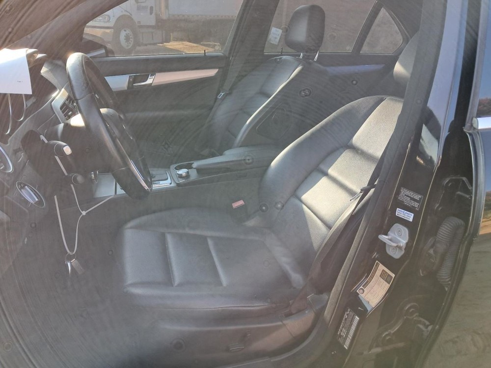 C220 2013 Glove Box 4754485