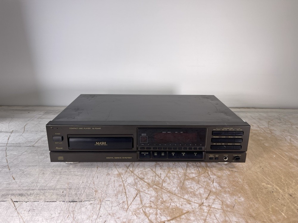 VINTAGE TECHNICS SL-PG440 COMPACT CD PLAYER
