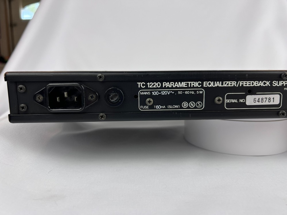 TC Electronic TC 1220 Parametric Equalizer/Feedback Suppressor – Pro Audio Gear