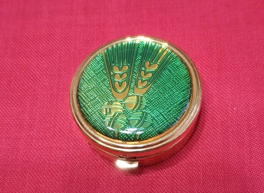 pyx communion USA brass, Enameled 1 1/2" 7 Host