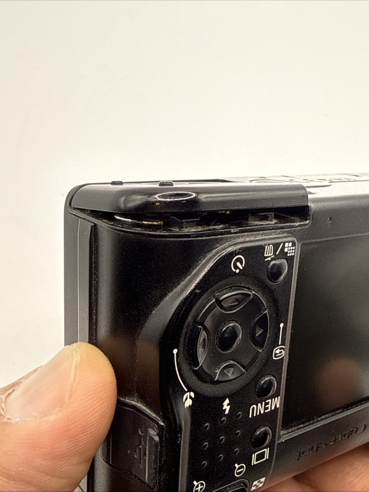 Sony Cyber-shot DSC-W12 Compact Digital Camera + 128MB MS + Case *Please Read*