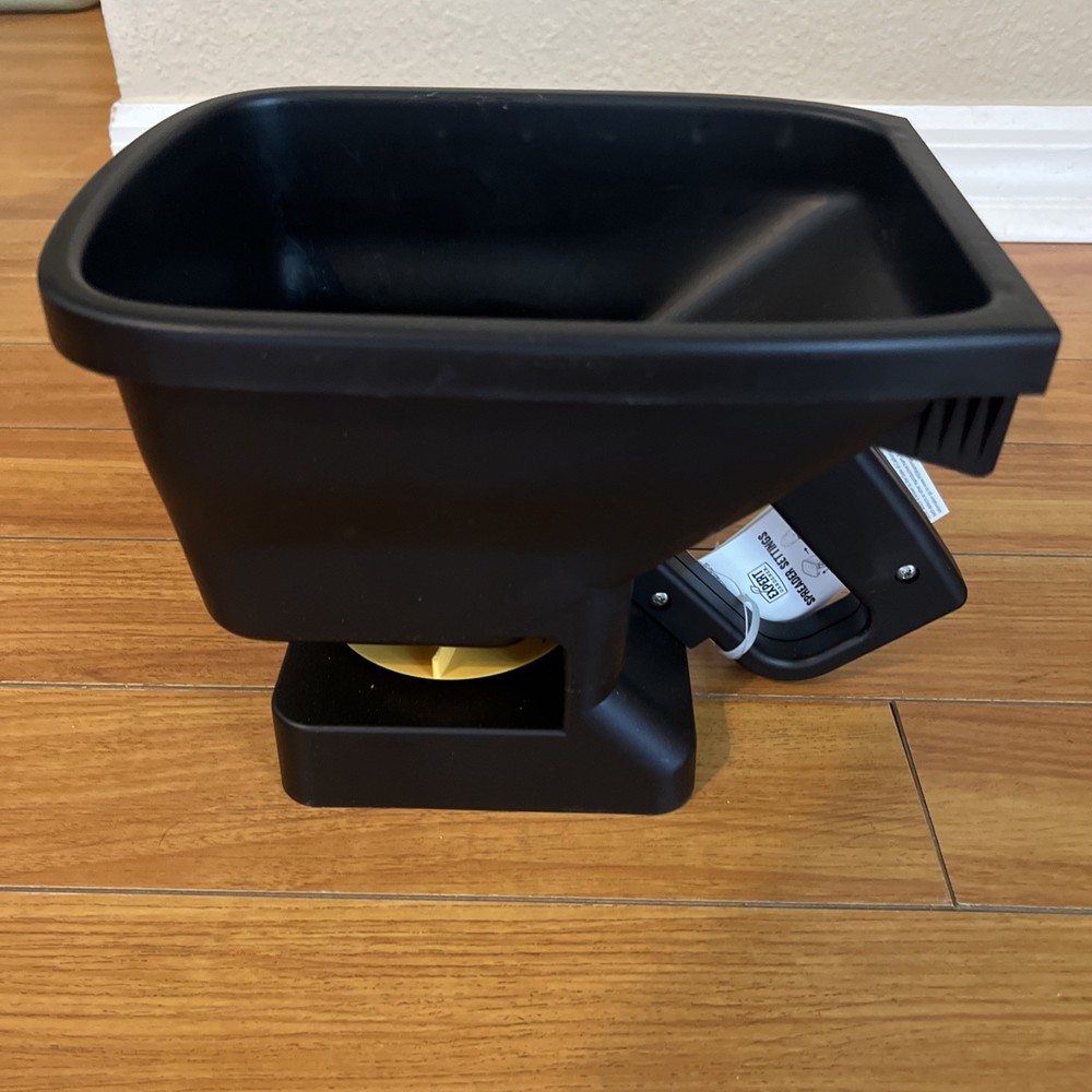 Expert Gardener Handheld Spreader, Black