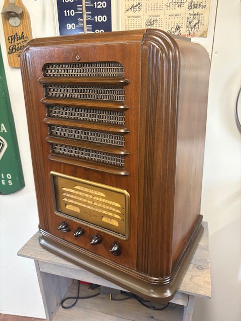 General Electric F81 Tombstone Radio