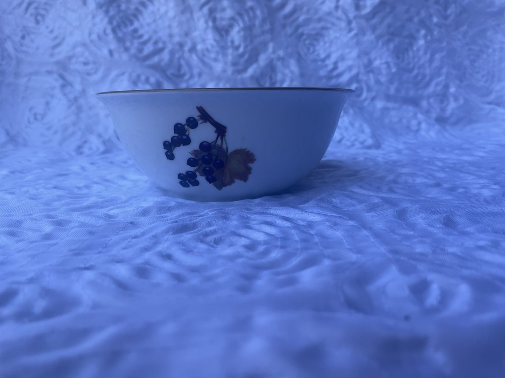 Evesham Gold Royal Worcester Bowl - Apple Pattern