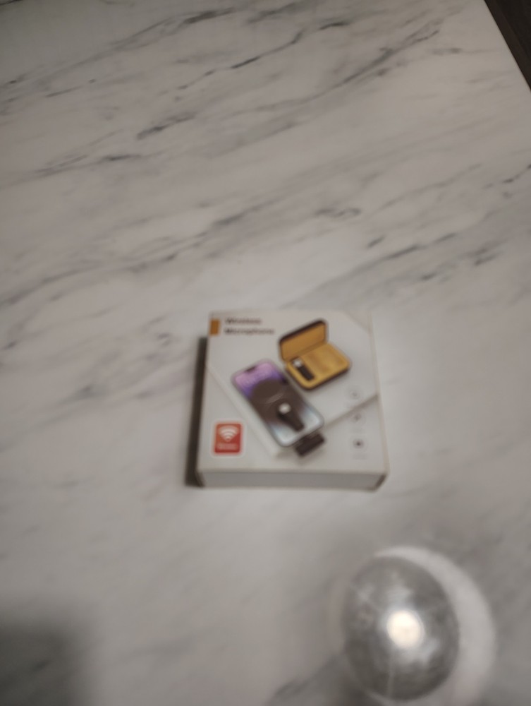 Wireless Microphone Clip-On Black with Charging Case