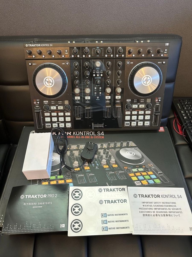 Native Instruments Traktor Kontrol S4 DJ Controller Working [Very good]