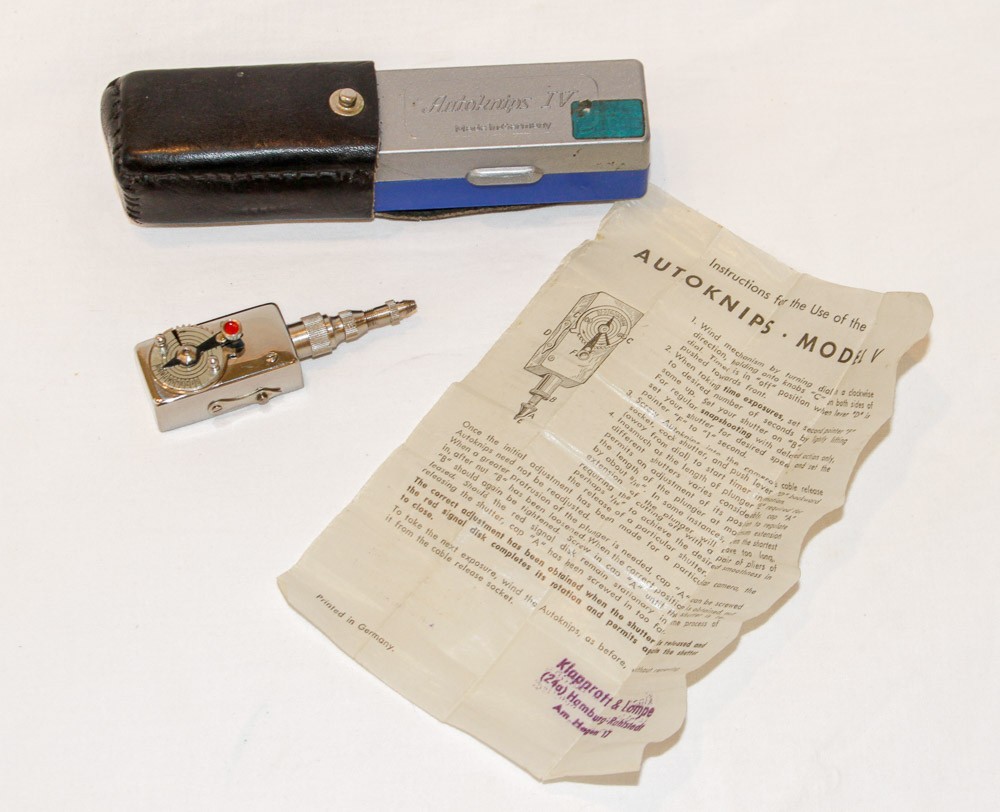 Autoknips Model V mechanical self-timer shutter release