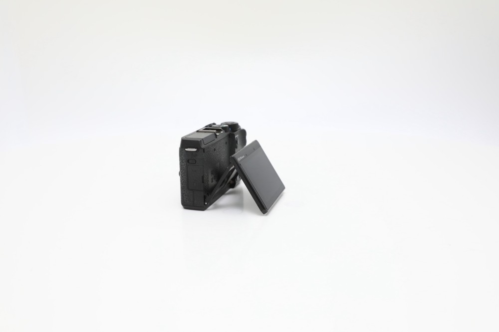 Canon EOS M6 Mark II Mirrorless - Fair Condition; Flash is nonfunctional Shutter