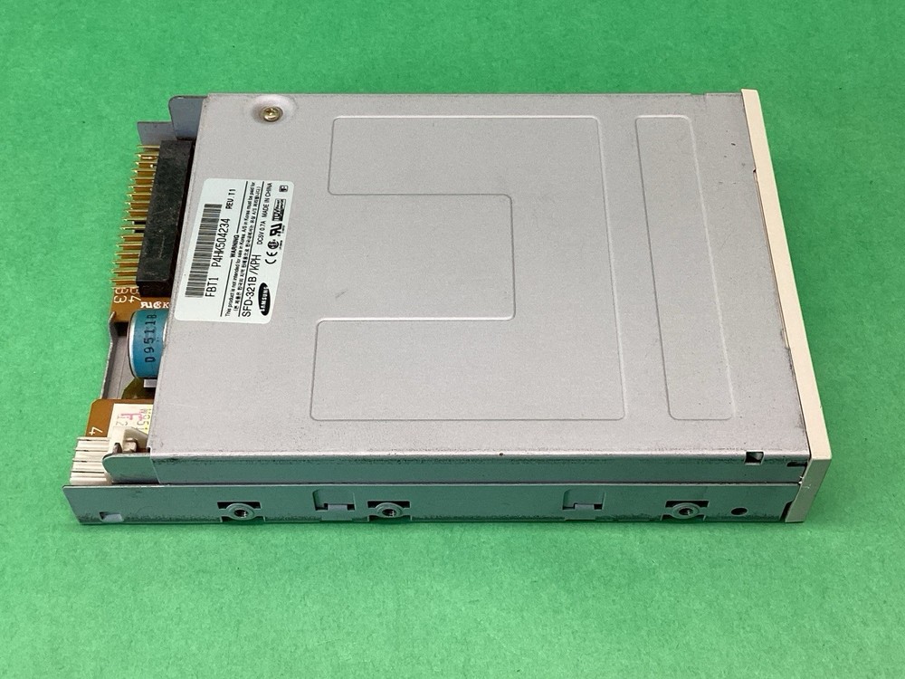 Samsung SFD-321B 3.5” Beige Internal Desktop Floppy Disk Drive - UNTESTED