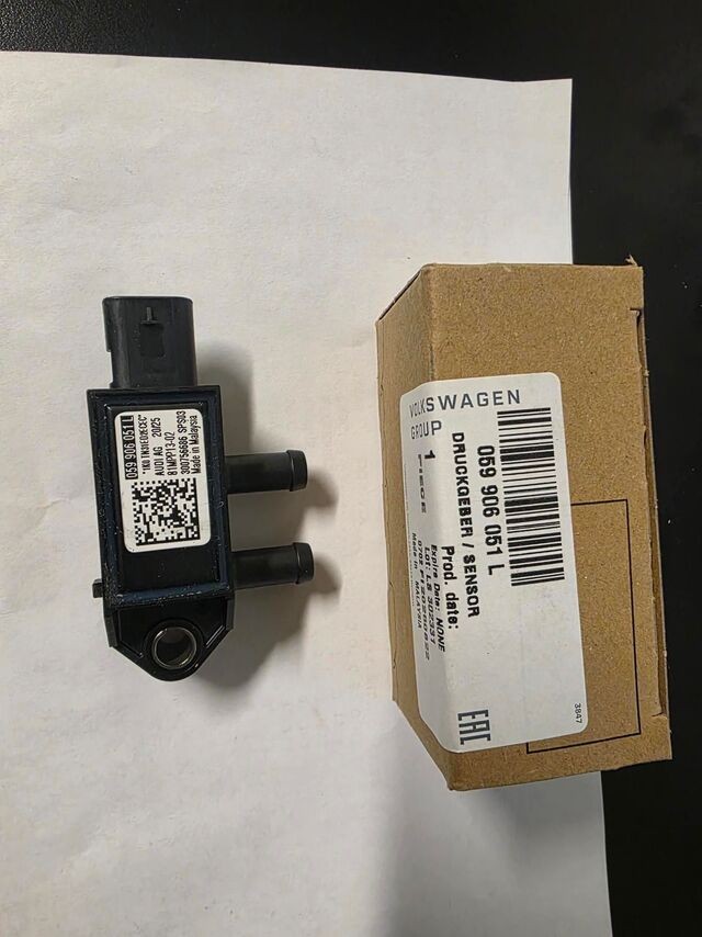 Genuine Volkswagen Sensor 059-906-051-L