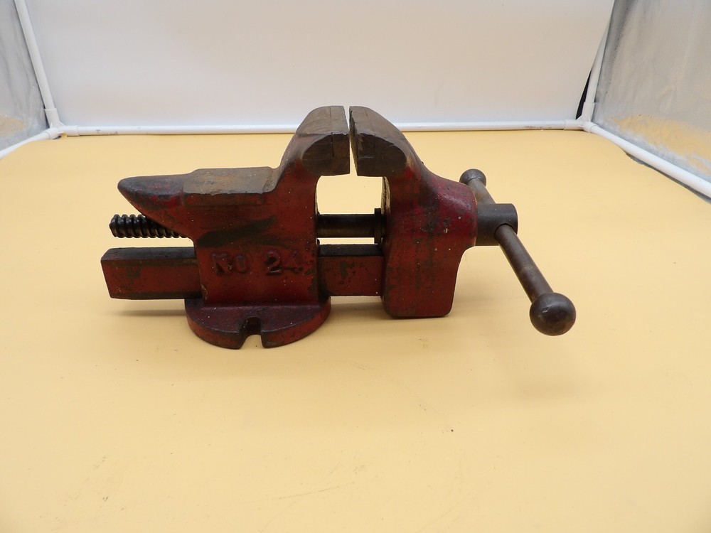 Vintage #24  Solid Base  Anvil 3-1/2 Jaws Vise