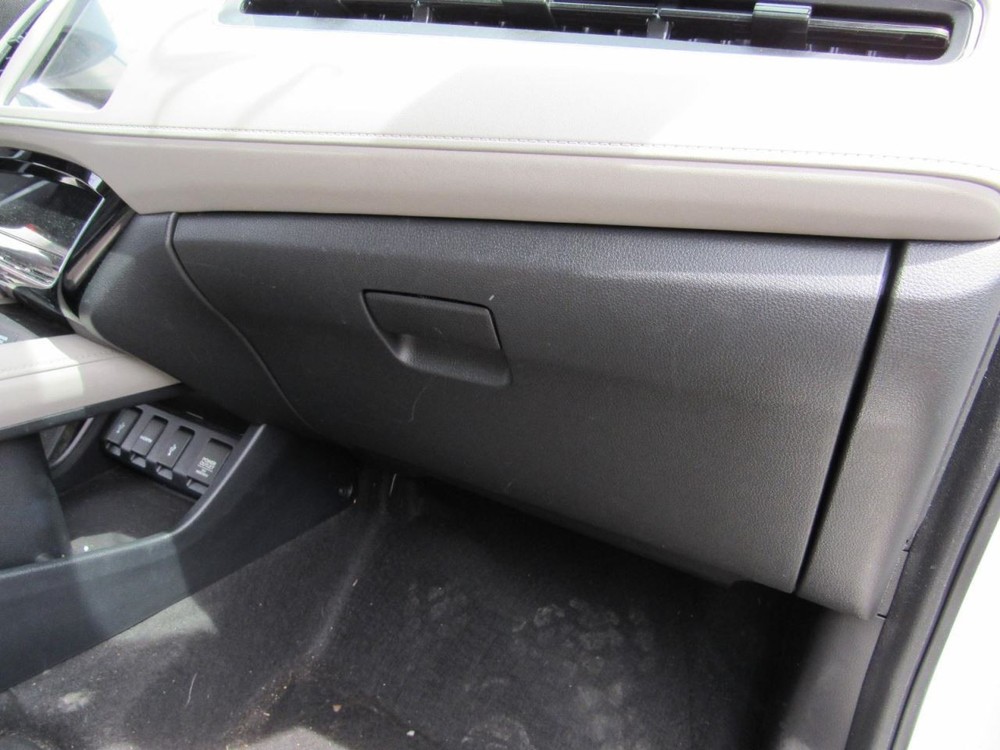 HR-V      2017 Glove Box 1042531