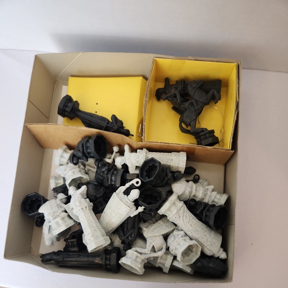 HARRY POTTER: WIZARDChess Set Complete With All Pieces Board Instructions & Box