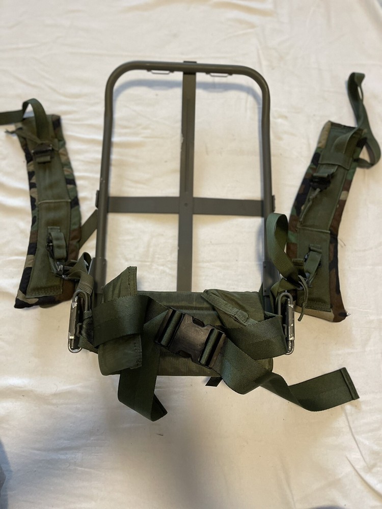 US Army LC-2 Green Medium Field Pack Alice Backpack With Frame OD Green.