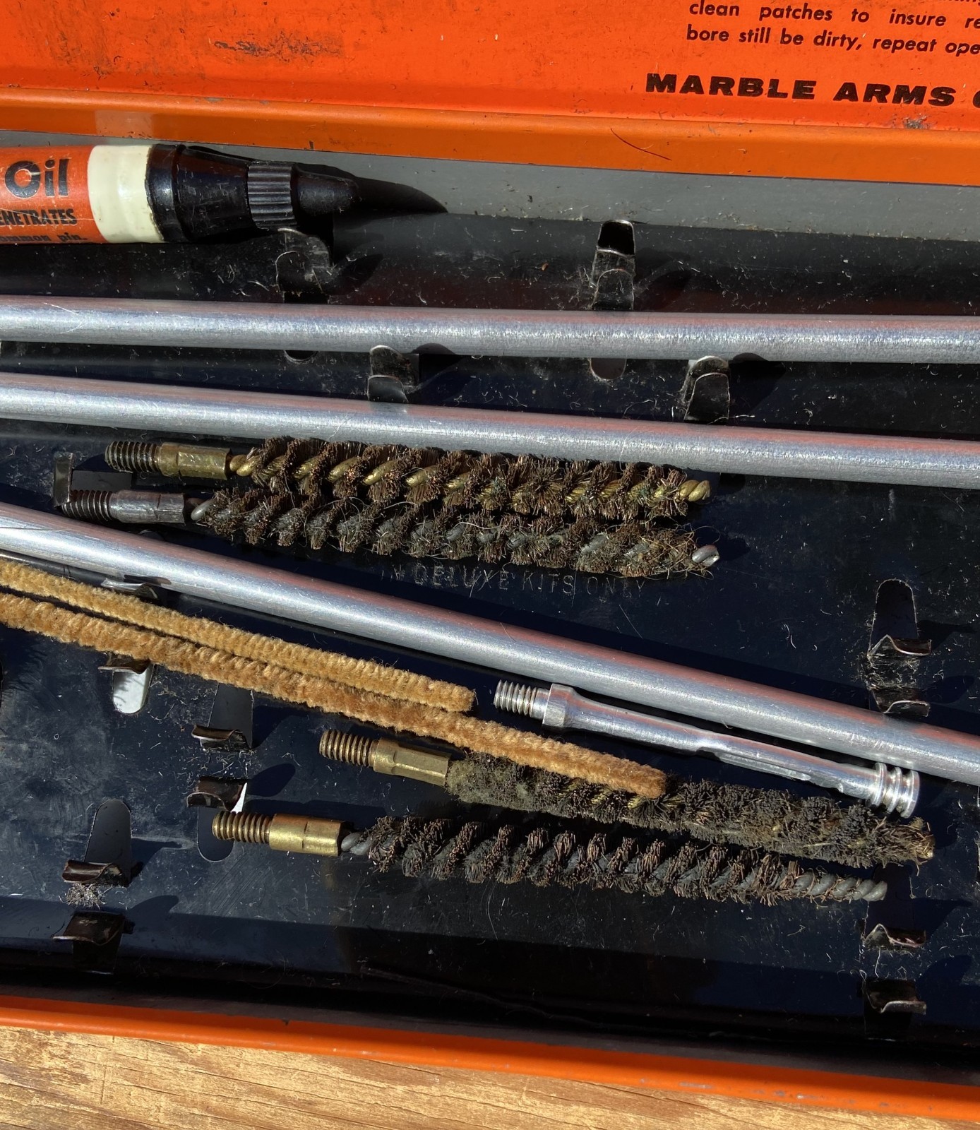 Old Vintage MARBLE'S GUN CLEANING KIT Metal Tin Box w/ Rod and some Accessories
