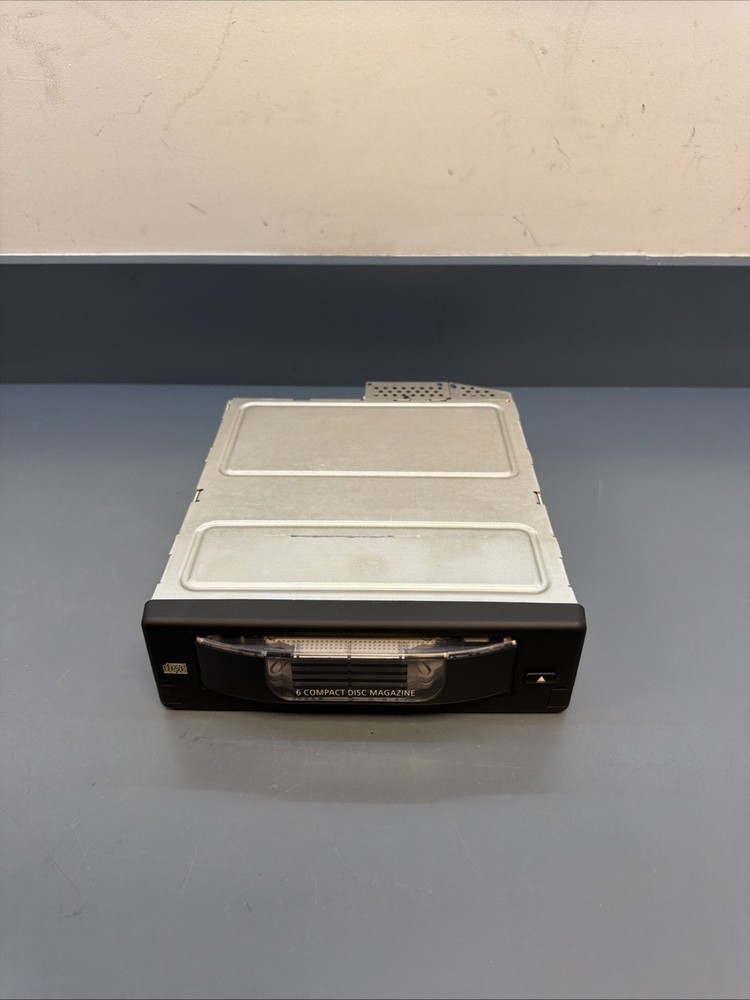 Changer BMW E60 E61 E63 E64 LCI CD Changer Disk Changer 6 CD Alpine 9131850 *