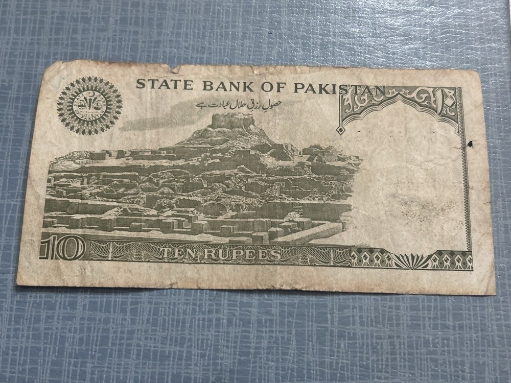 10 RUPEES NOTE FROM PAKISTAN …Circulated.