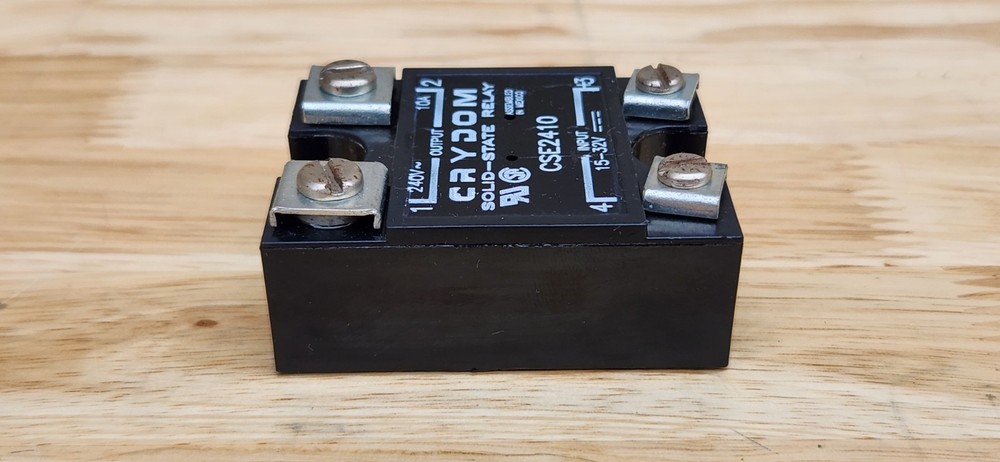 CRYDOM SOLID STATE RELAY CSE2410 240V VOLT 10A 15-32V VOLTS