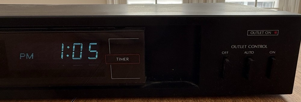 Sansui AT- 202 audio program timer in black. 3 outlets to control system. Tested