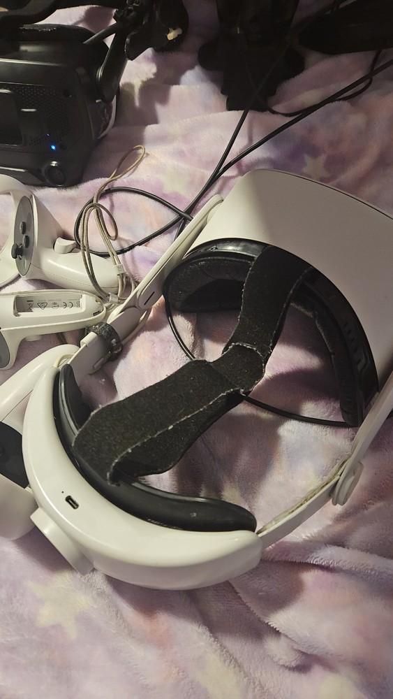Meta Quest 2 VR Headset 128GB with Controllers works! (READ DESCRIPTION)
