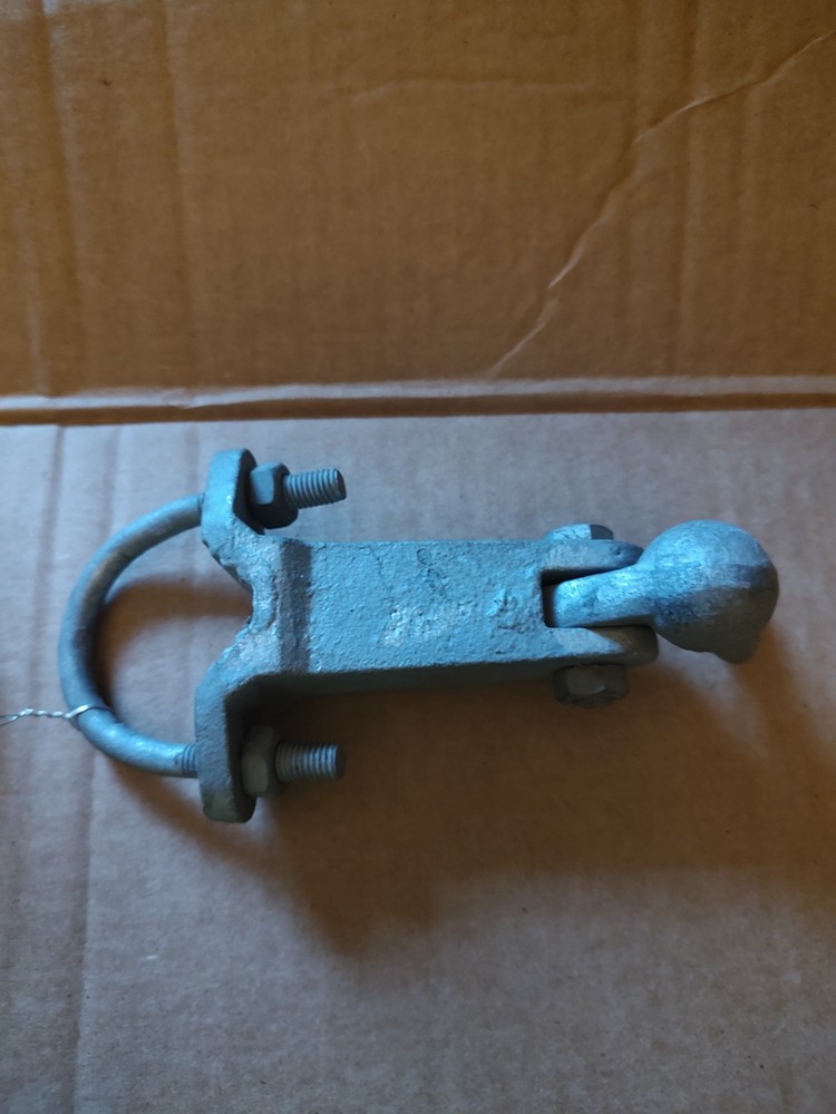Chain link duck bill gate holdback