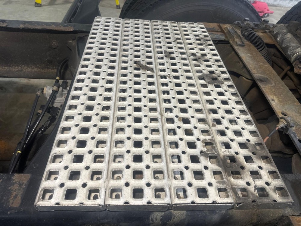Peterbilt 386 20 x 33.25 Deckplate - Used