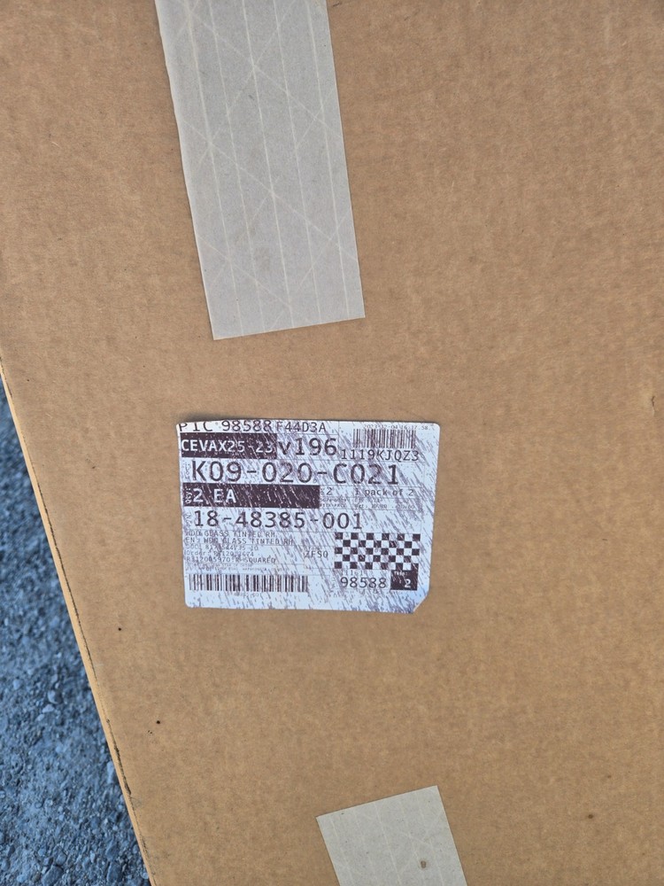 18-48385-001 RH door windows Freightliner (Tinted)