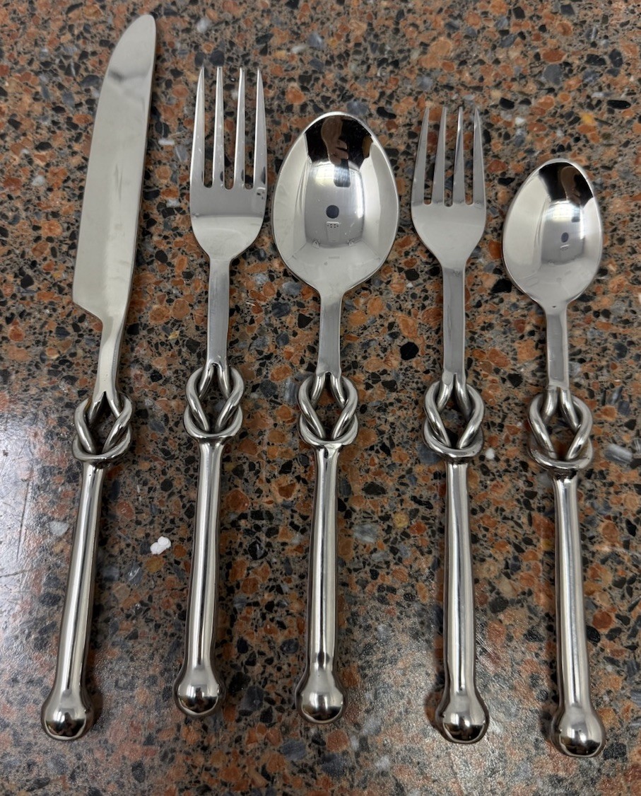 Elyon Forged Reef Knot Reflective 5 Piece stainless Flatware Place setting 18/8