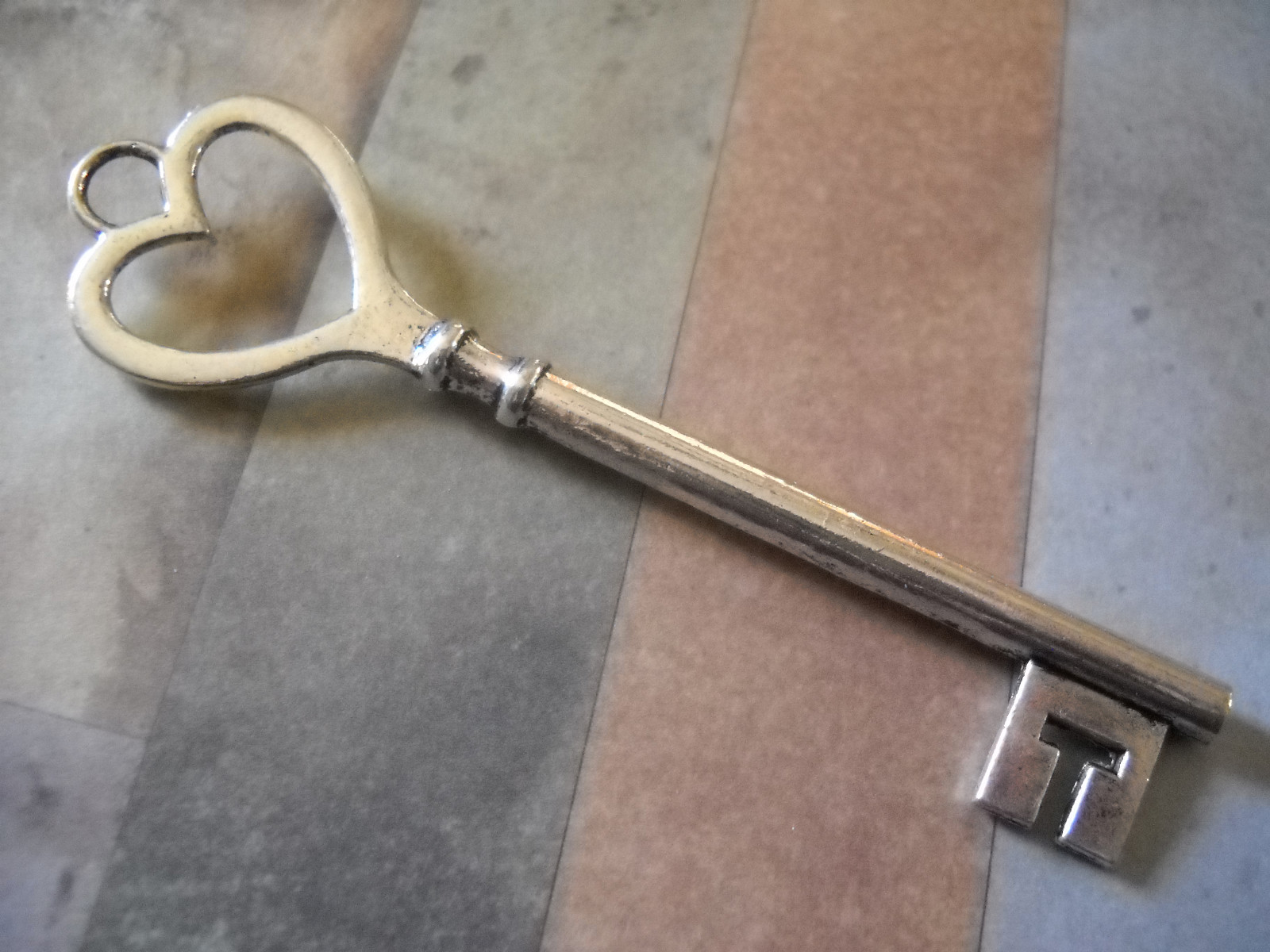 Heart Keys-Big Keys-Skeleton Keys-Antiqued Silver-84mm Large Skeleton Key