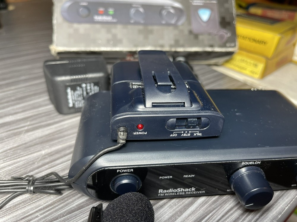 Wireless Lapel Microphone System 171.905 MHZ RadioShack