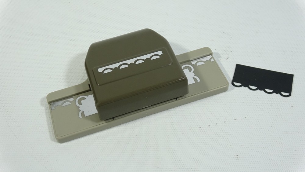 Stampin Up! Border Edge Locking Paper Punch - Rounded Pattern