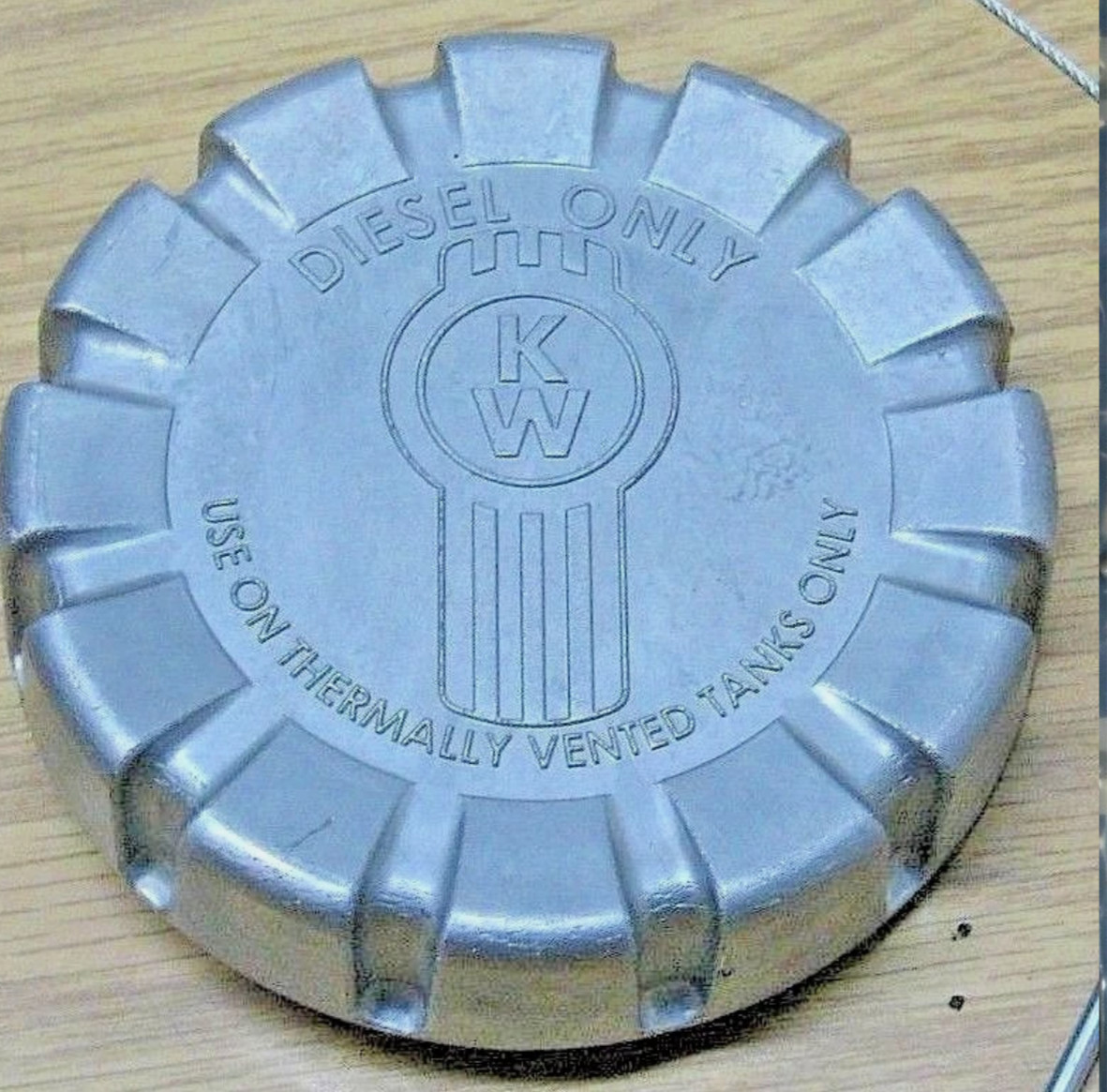 NEW GENUINE KENWORTH LOGO NON - LOCKING 3.5" FUEL CAP