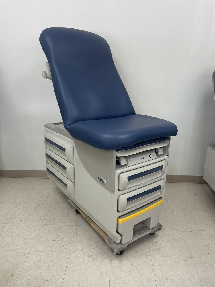 Pre-Owned Midmark 604 Exam Table Excellent Condition
