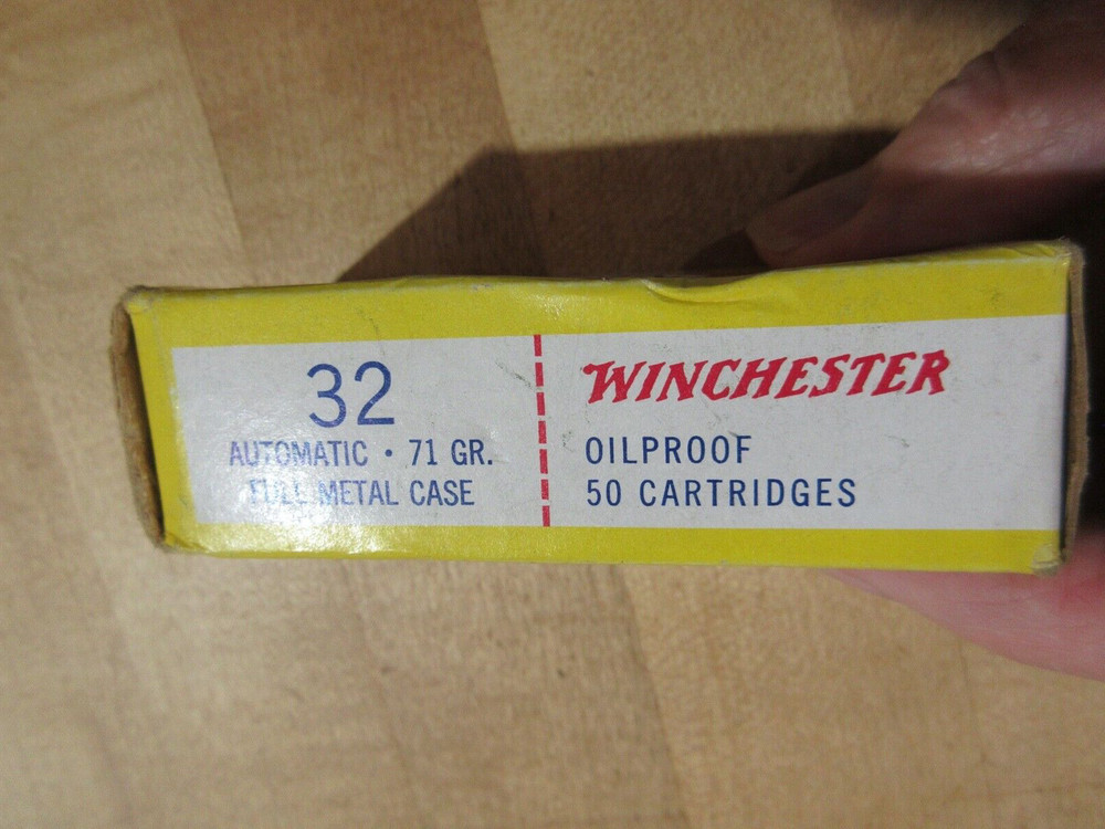 Winchester Empty 32 Automatic box (w14)