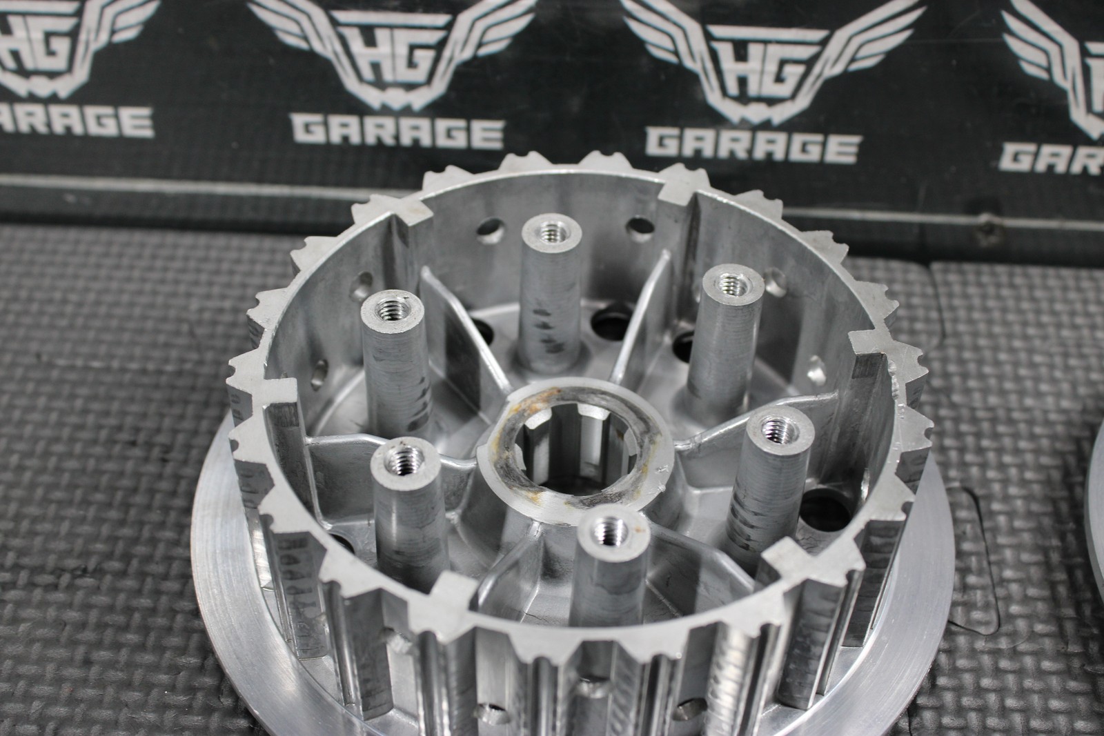 2000 KTM 250 300 EXC OEM COMPLETE CLUTCH BASKET W PLATES INNER OUTER HUBS GOOD