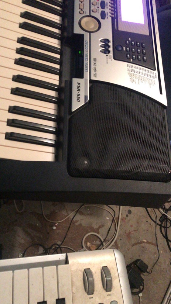 Yamaha psr 550