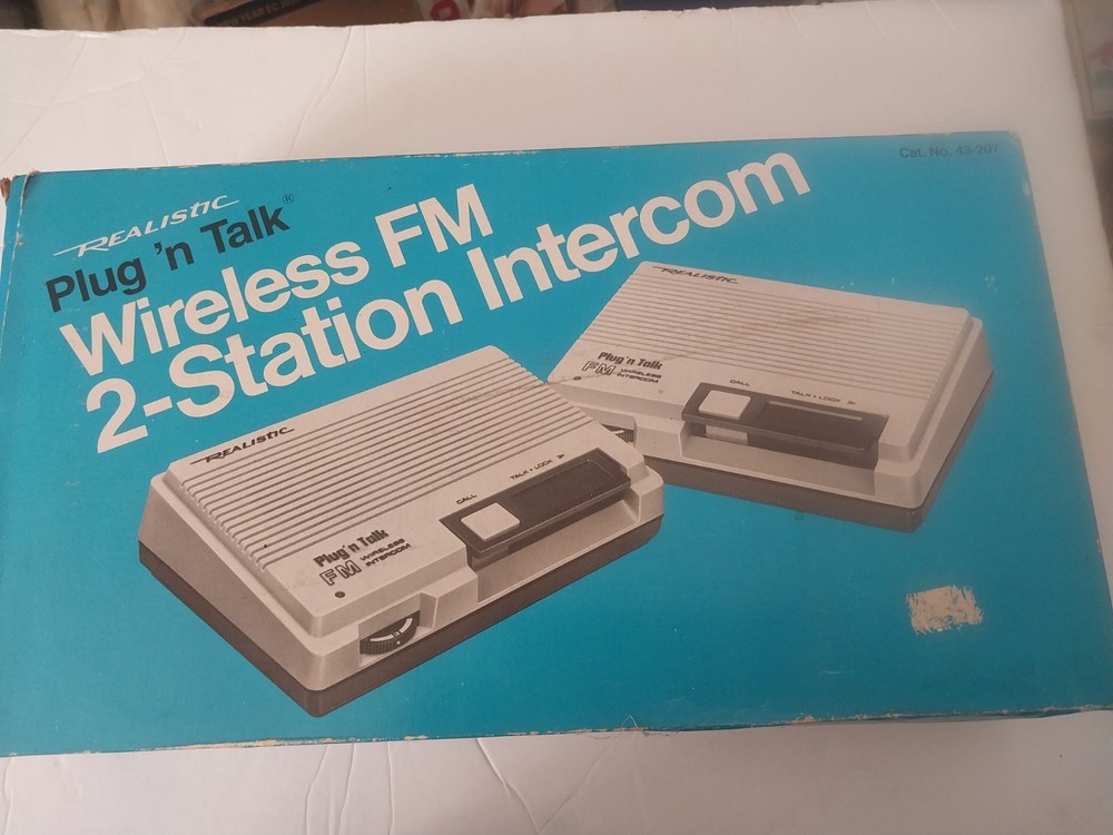 Realistic vintage Plug 'n Talk wireless FM intercom system (2 Stations) 43-207