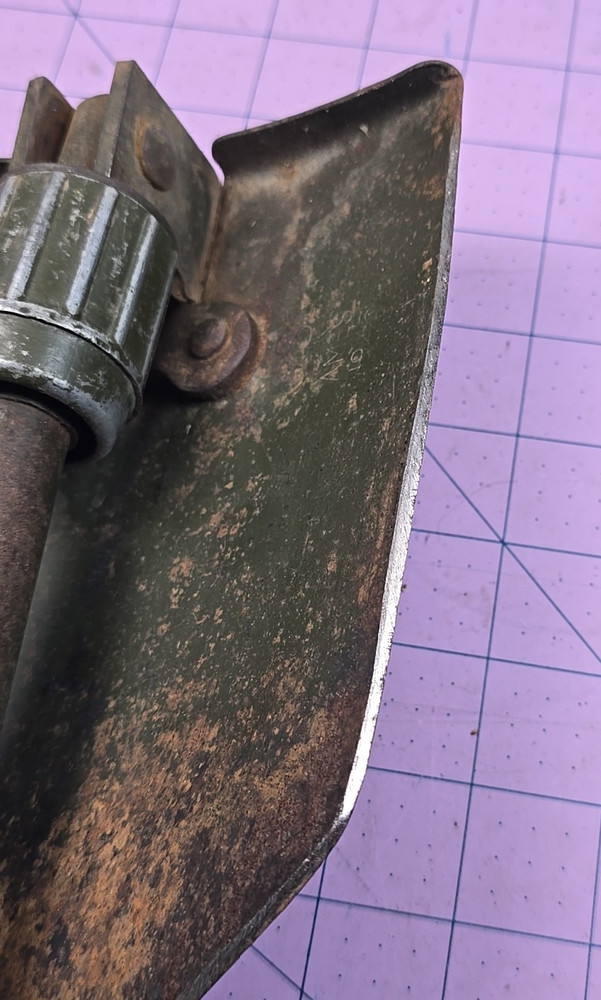 ORIGINAL WWII US ARMY M1943 COMBAT FIELD FOLDING SHOVEL - DATED 1945 AMES