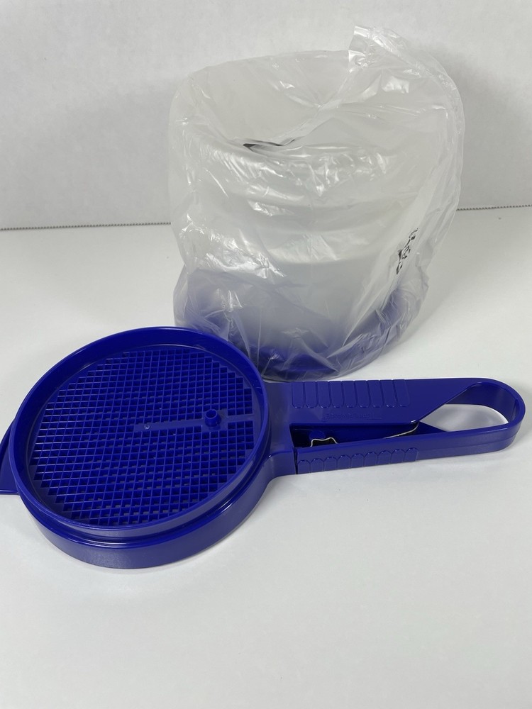 Tupperware Blue Sift It Sifter with 2 Storage Containers