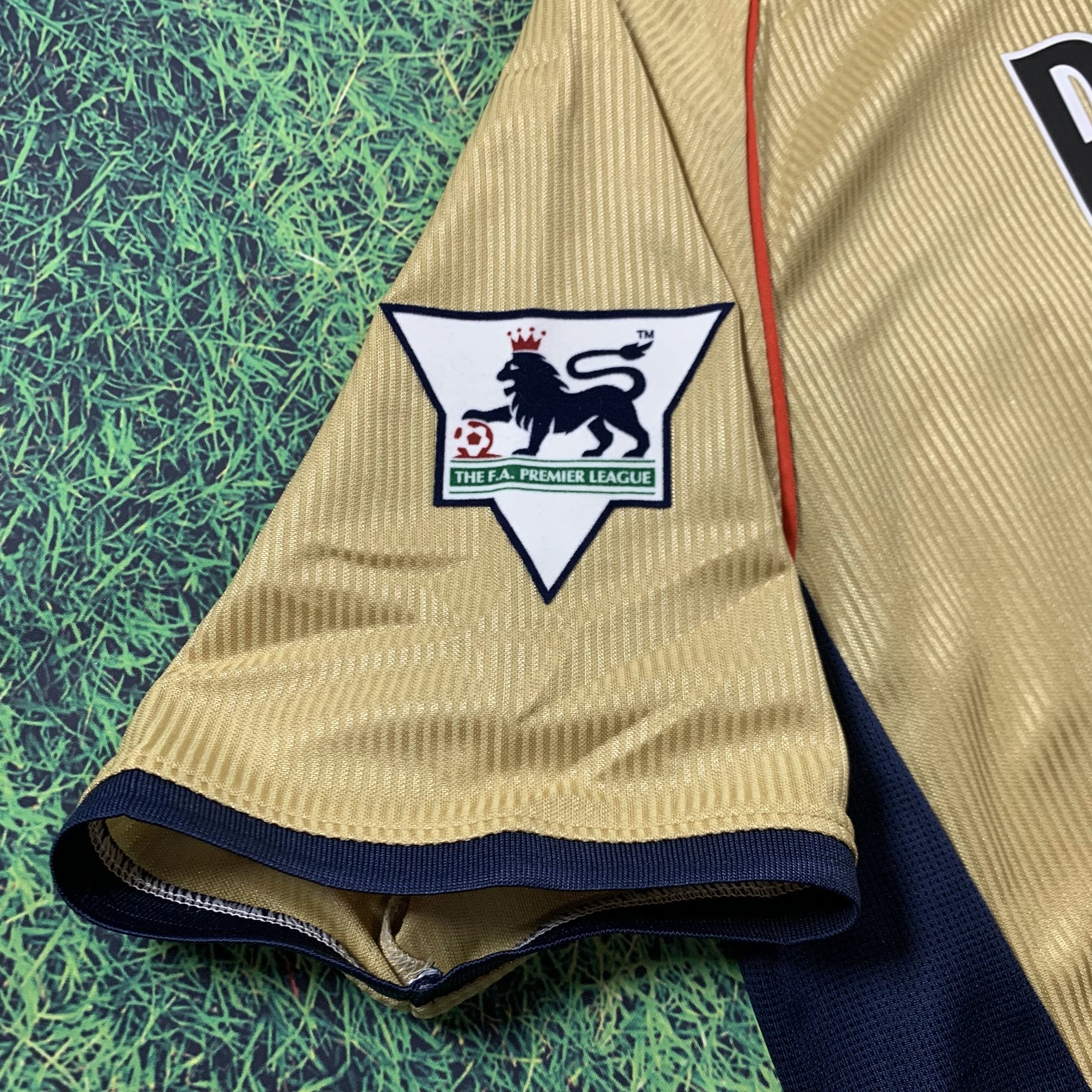 Bergkamp Arsenal 2001/2002 Away Jersey - Retro Jersey - Mens Sizes - New