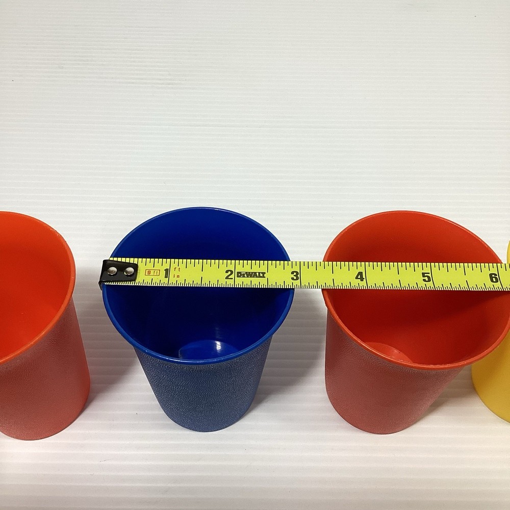 Tupperware Set Of 8 Plates 8” & 6 Cups